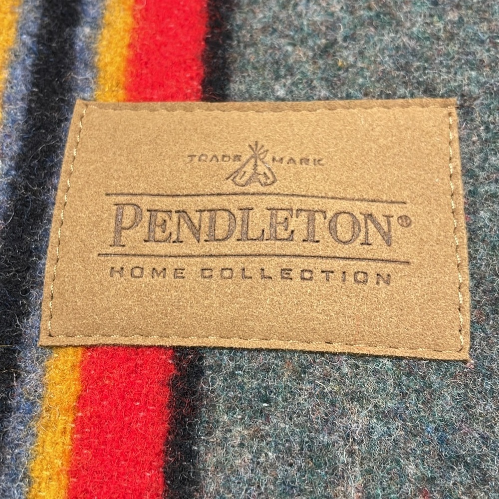 Pendleton Yakima Camp Blanket - Picture 2 of 6